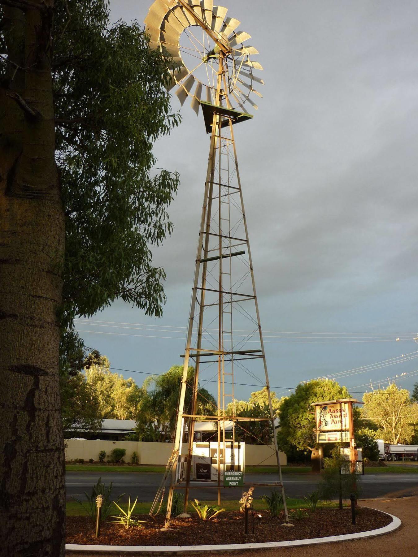 Roma Aussie Tourist Park Motel Exterior photo